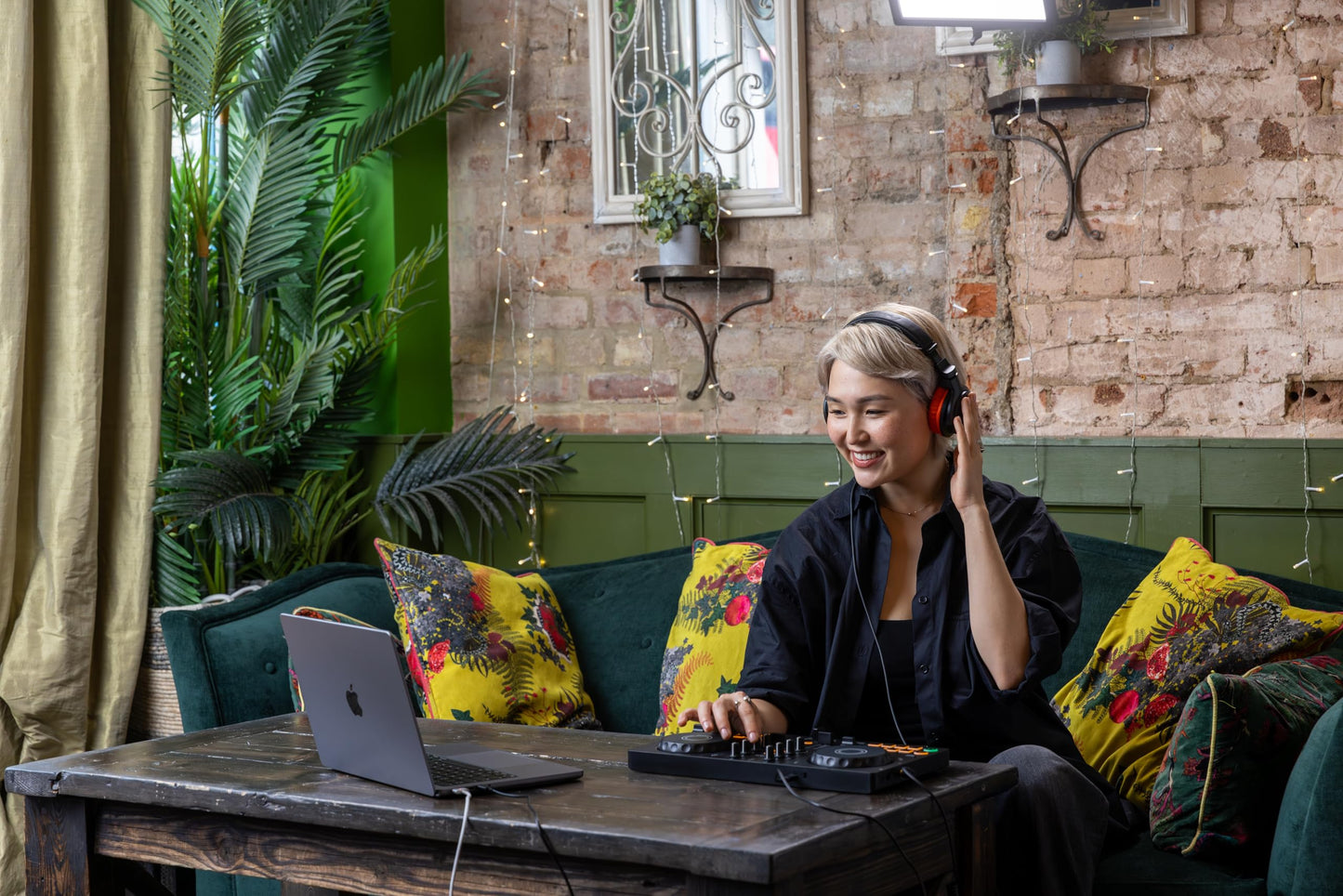 Pioneer DJ AlphaTheta DDJ-FLX2 Compact 2-channel DJ controller