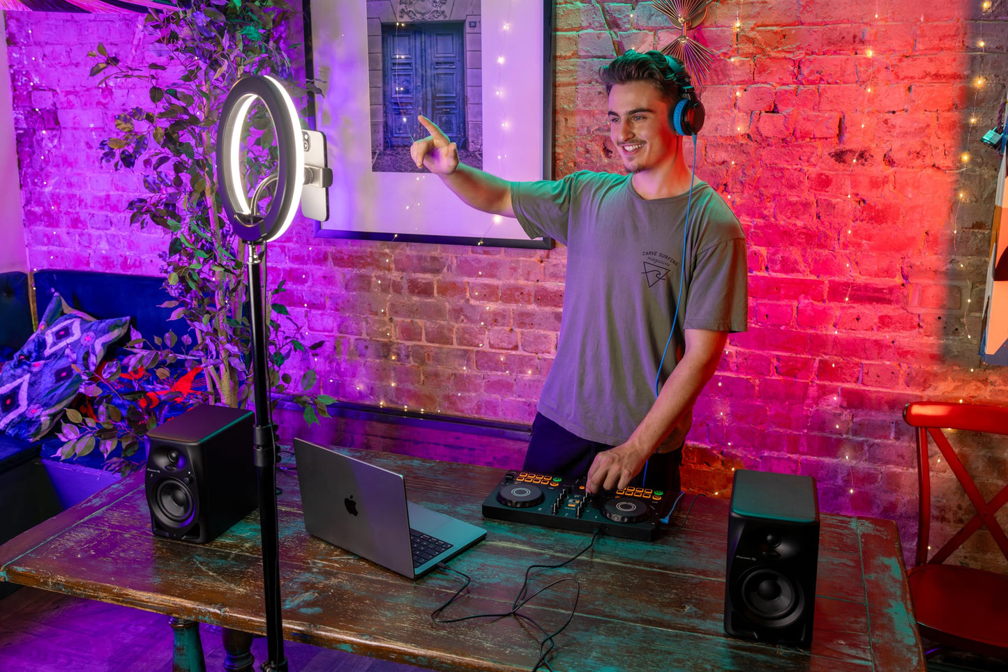 Pioneer DJ AlphaTheta DDJ-FLX2 Compact 2-channel DJ controller